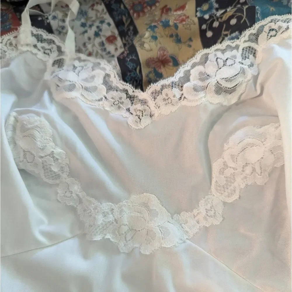 vintage women's 60s white ‎ nylon gown slip with lace details - Picture 5 of 8